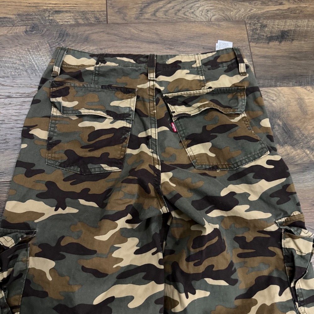 Levis 94 Baggy Cargo Pants Womens 26 Camo Wide Leg Parachute Drawstring - Picture 5 of 6